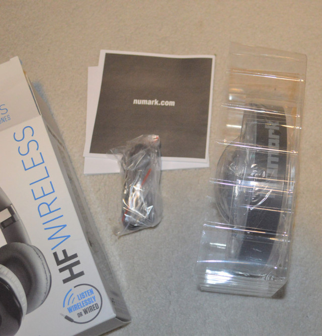 Numark HF Wireless & Vestax HMX-05 Headphone Brand NEW in Headphones in Laval / North Shore - Image 4