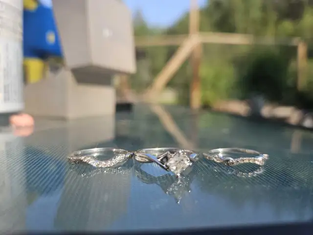 Diamond and gold ring set in Jewellery & Watches in Whitehorse - Image 4