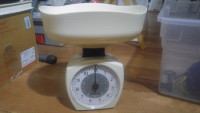 Taylor 11 lb/5 kg weigh scale.