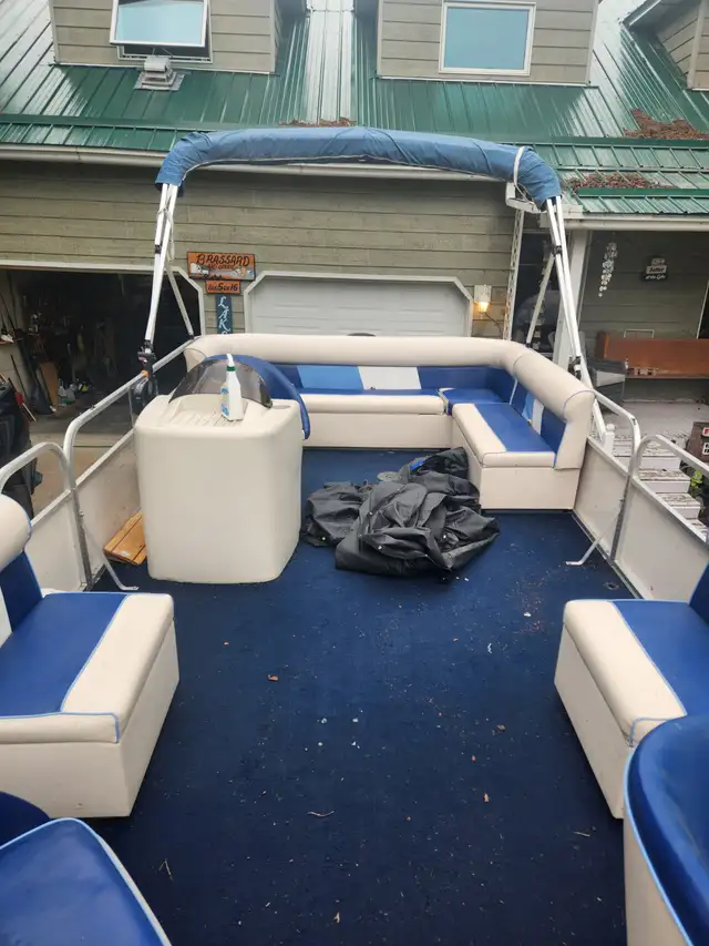 Pontoon Boat for sale, Reduced Price in Powerboats & Motorboats in Prince Albert - Image 4