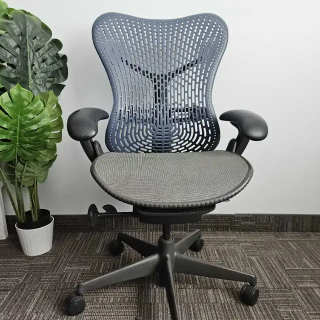 Herman Miller mirra fully loaded  free delivery  in Chairs & Recliners in City of Toronto - Image 3