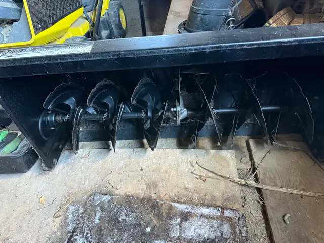 Snowblower Attachment in Snowblowers in London - Image 5