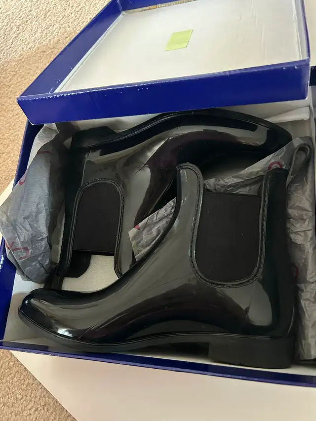 Ladies Waterproof Rain Boots Size8 P/U Markham in Women's - Shoes in Markham / York Region - Image 9