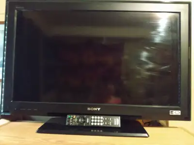 Sony Bravia 32 inch TV with remote rarily used in excellent condition. Perfect for a spare bedroom,...