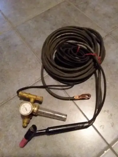 4 AWG Heavy Duty extra flexible welding cable.Argon CO2 Mig Tig flow meter regulator .Exelent condit...