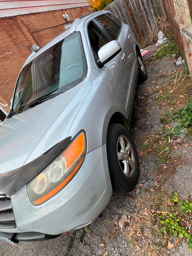 Silver 2009 Hyundai Santa Fe in Cars & Trucks in Oshawa / Durham Region - Image 2
