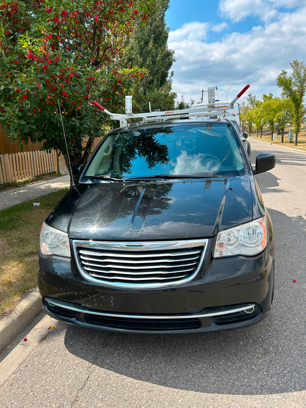 2013 Chrysler Town and Country in Cars & Trucks in Calgary - Image 4