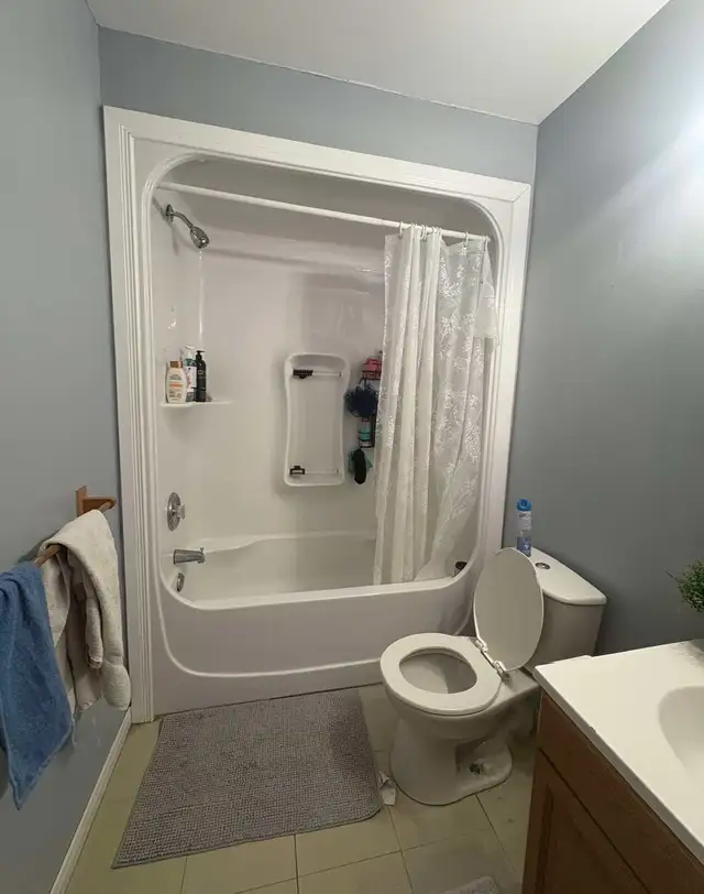 Private bedroom near University of Windsor in Room Rentals & Roommates in Windsor Region - Image 7