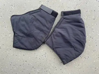 Mitts to cover your grips for motorcycle, atv, snowmobile or bicycle asking $20 for the pair, locate...