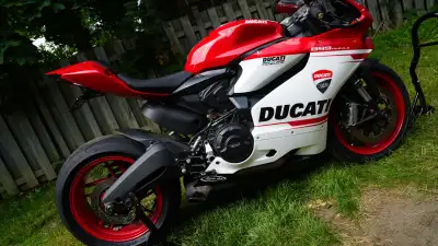 2014 Ducati 899 Has 2 minor scuffs as seen in the last 2 photos Hasn’t hat it’s first Desmo Bike run...
