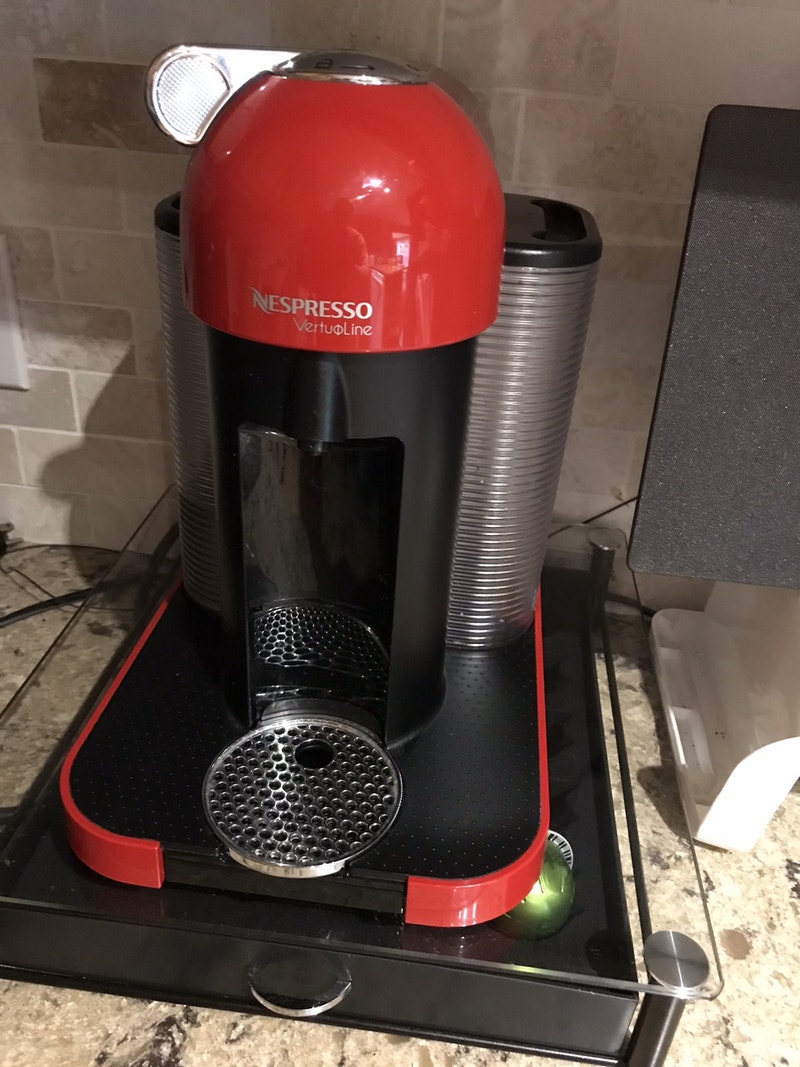 Cafetière nespresso et tiroir de rangement vertuoline à vendre