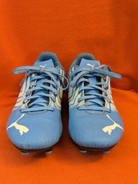 Ladies size 9 laced cleated soccer shoes