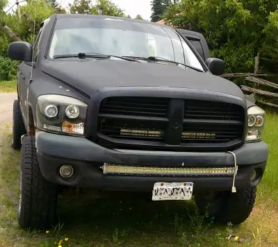 2008 Dodge ram 1500 lifted hemi v8 5.7 loaded ac works, tv runs great pick up Havelock