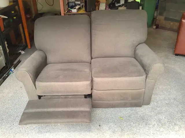 Reclining love seat63234550583809122