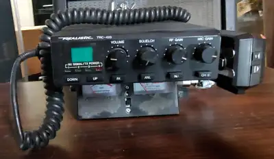 TRC 423 40 ch am cb radio + origanal microphone up down scan buttons.was tested on the air and works...