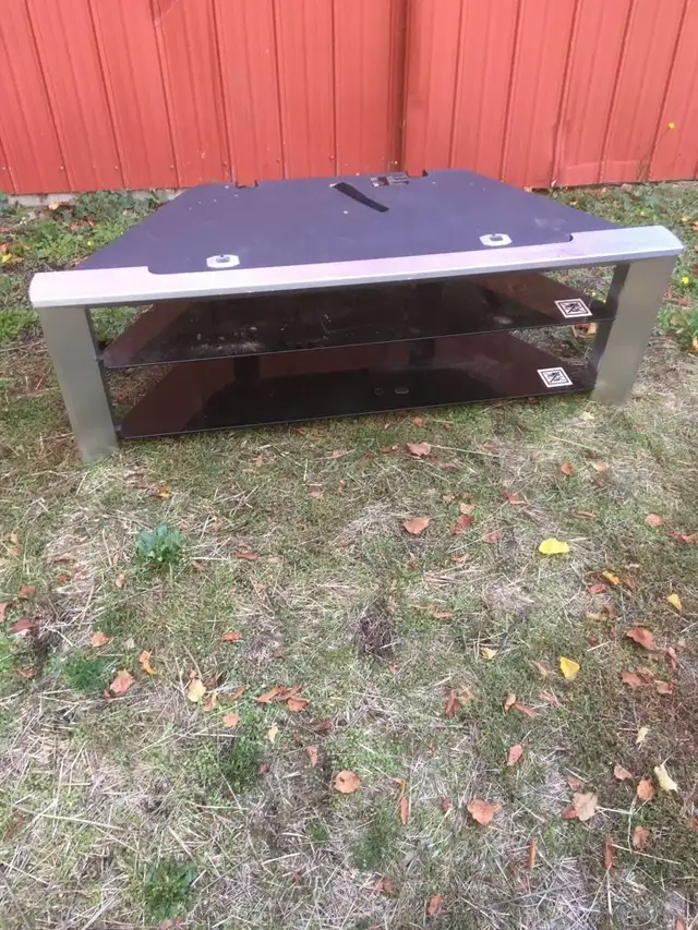 TV stand in TV Tables & Entertainment Units in Comox / Courtenay / Cumberland - Image 2