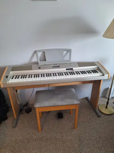 Used full 88 keys Yamaha Portable Grand DGX-500 Piano, View more