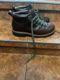 Hikers for men… size 10