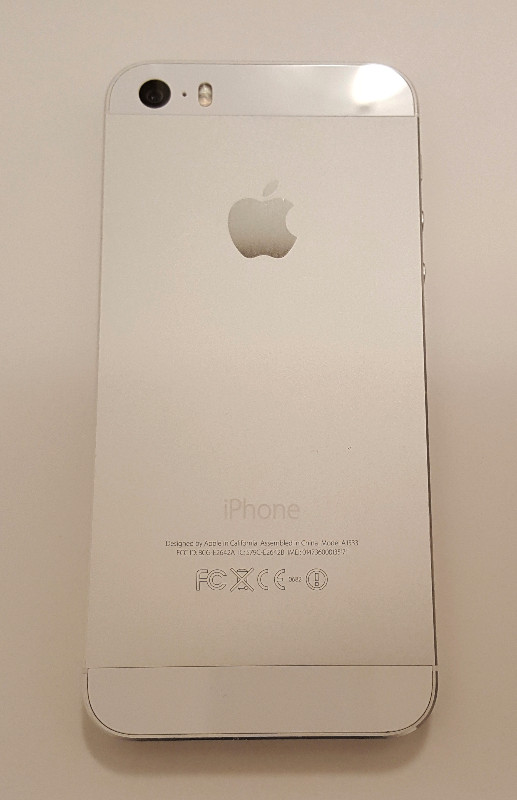 iPhone 5G or 5S (16GB, Unlocked) in Cell Phones in Mississauga / Peel Region - Image 2