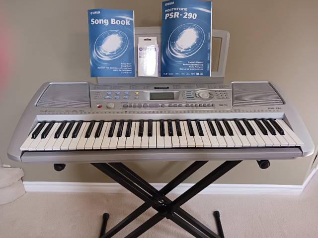 Yamaha Electric Piano and Stand in Pianos & Keyboards in Tricities/Pitt/Maple