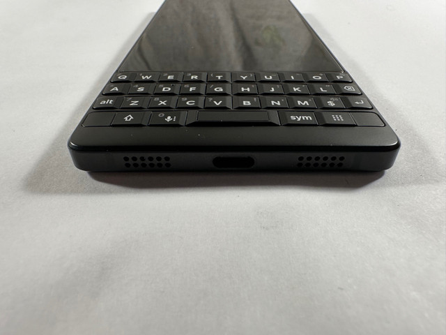 BlackBerry Key2 in Cell Phones in Oshawa / Durham Region - Image 3