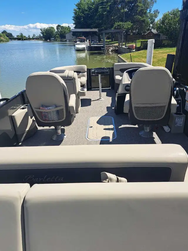 2022 Barletta Pontoon Boat 22' in Personal Watercraft in Chatham-Kent - Image 5