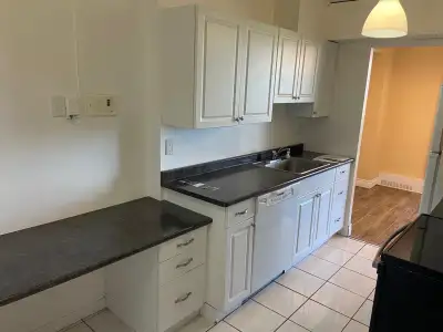 **Beautiful & Spacious 2-Bedroom Condo for Rent – Utilities & Parking Included!** **1250 Bridletowne...