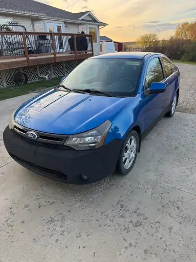 275 000km Manual transmission Front wheel drive Recent oil change Tires have good tread Comes with 2...