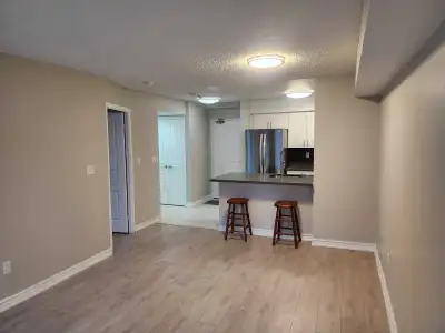 Clean, quiet 1 bed / 1 bath condo on 2nd floor with balcony overlooking ravine Hurontario & Derry (B...