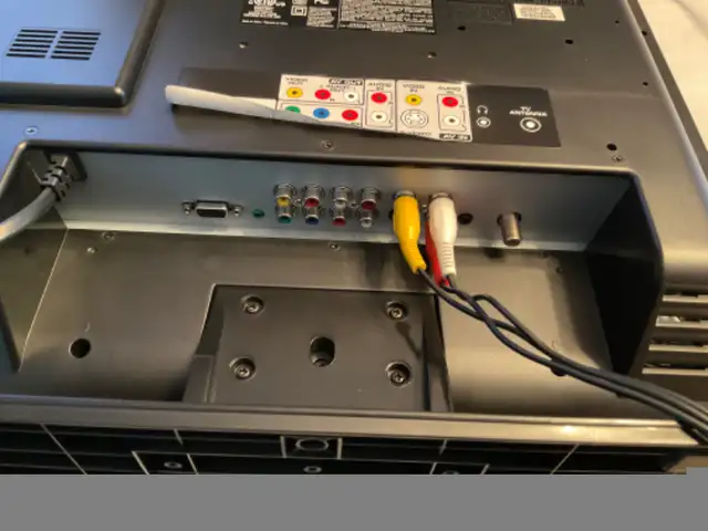 Venturer TV/DVD combo and Computer Monitor in General Electronics in Mississauga / Peel Region - Image 3