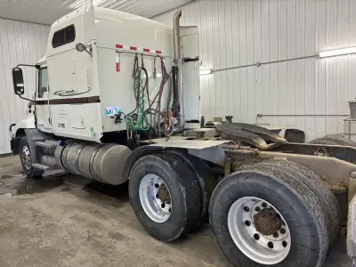 2013 Mack semi 505HP ,mdrive , 1300,000 klms tires 85%, Saftied. Second owner, has a PTO.