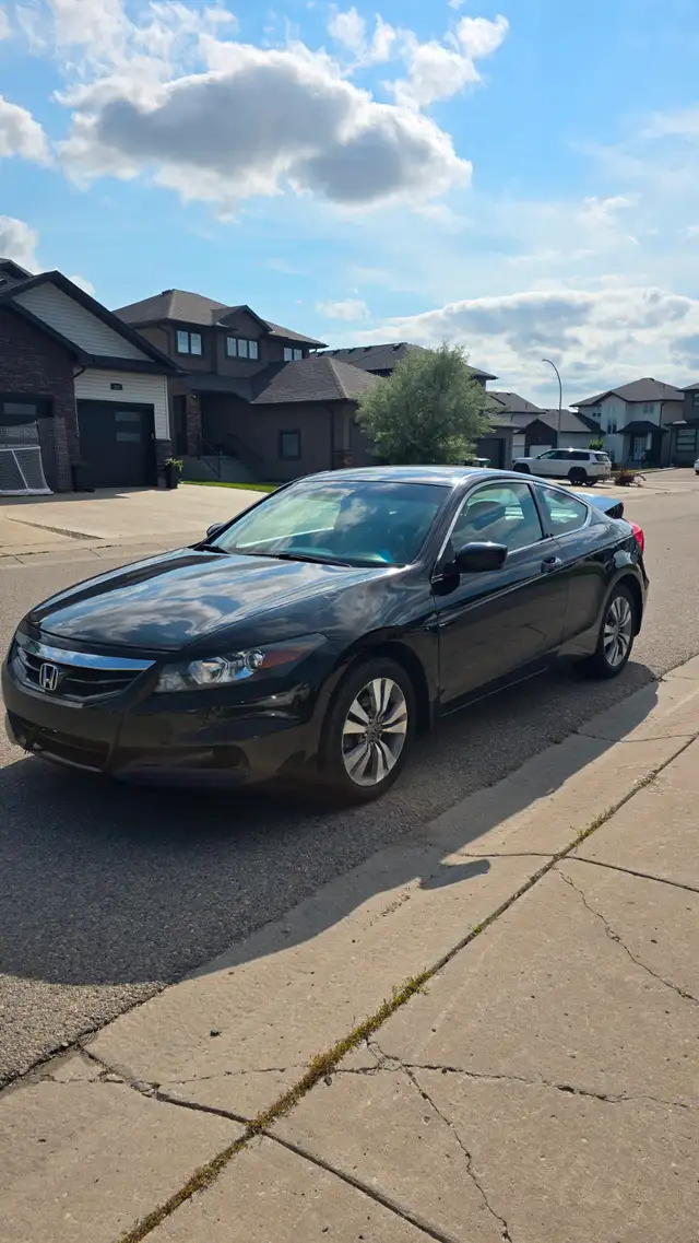 2011 Honda Accord EX-L Coupe  Low km only 140k. No accident in Cars & Trucks in Saskatoon - Image 2
