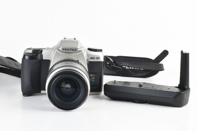 Pentax MZ-30 Fully Automatic SLR Film Camera Excellent in Cameras & Camcorders in Cole Harbour - Image 2