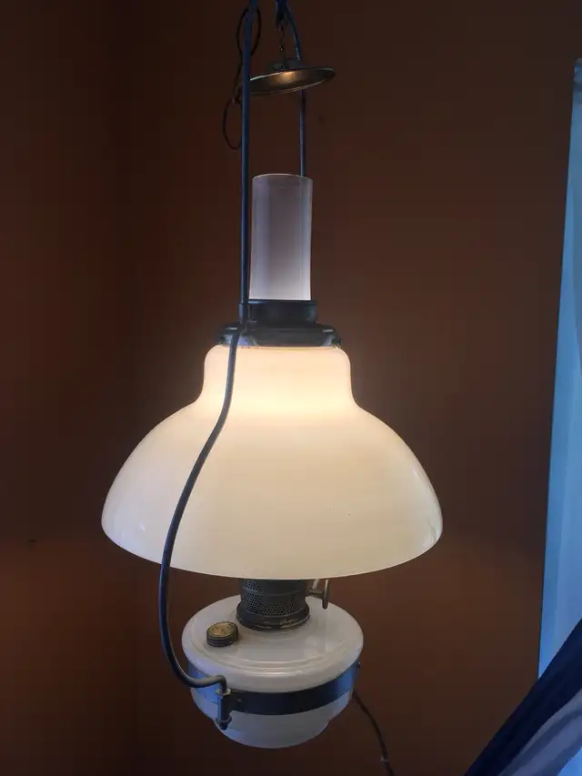ALADDIN - ANTIQUE ELECTRIC HANGING WHITE MOONSTONE LAMP in Indoor Lighting & Fans in Belleville - Image 3