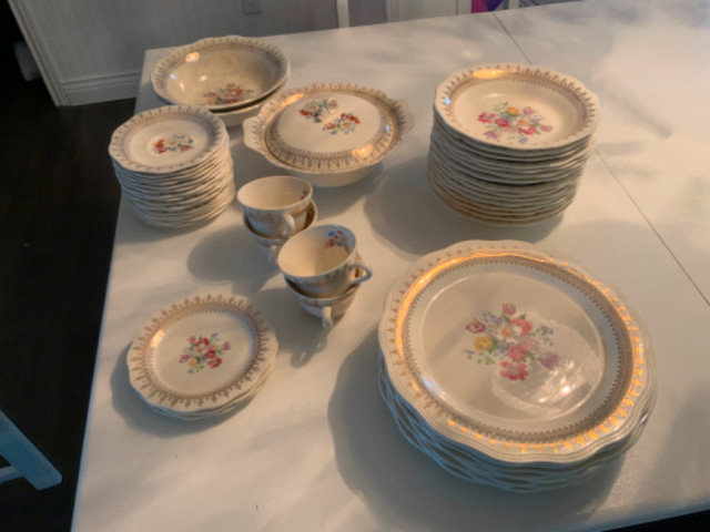Vaisselle antique dans Art et objets de collection  à Trois-Rivières