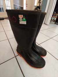 NEW RUBBER STEEL TOE BOOTS