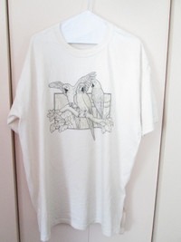 white t-shirt with parrots (XL)