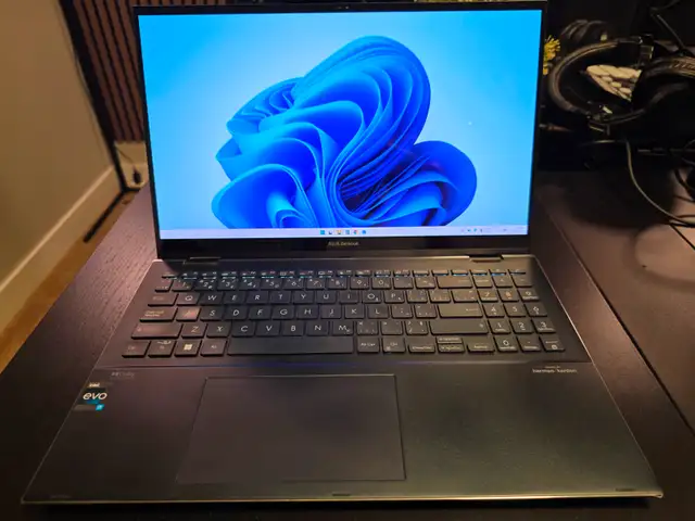 ASUS Zenbook Pro 15 Flip OLED Touch Screen (UP6502Z) I7-12700H
