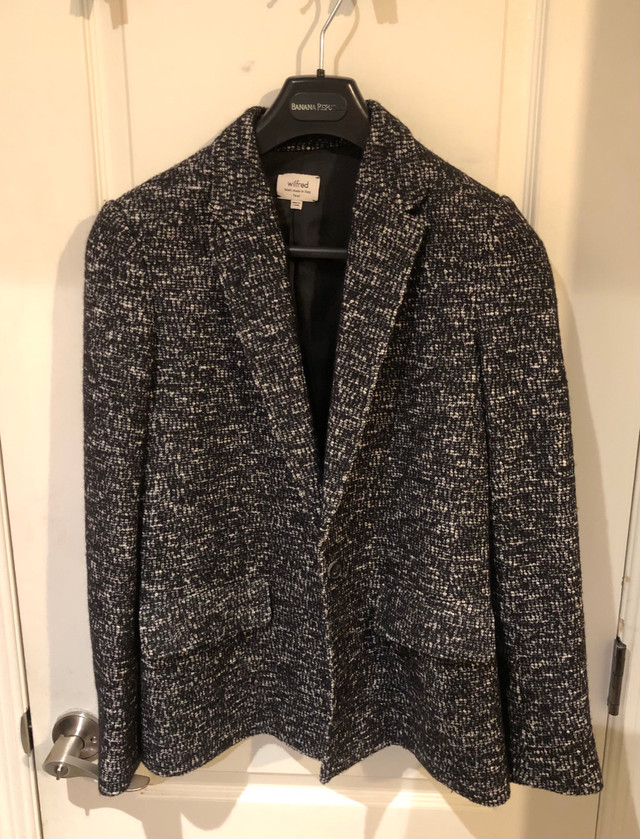 Women’s Aritzia Wilfred Tweed Jacket Size S(4-6) in Women's - Tops & Outerwear in City of Toronto - Image 4