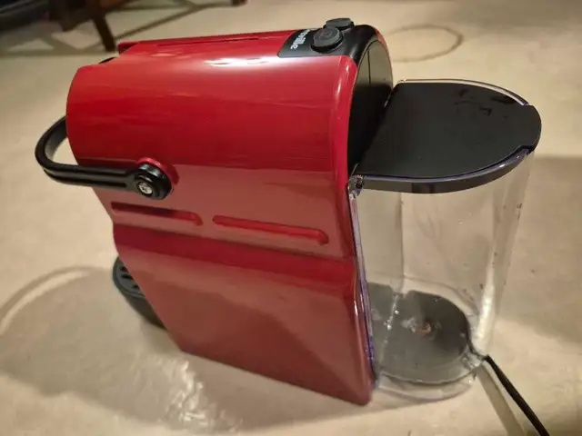 Breville Nespresso Pixie in Coffee Makers in Napanee - Image 4