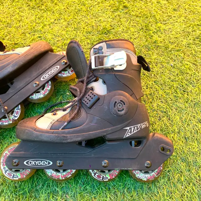 Inline Skates Rollerblades Approx Women’s Size 6 Men’s 4.5 in Skates & Blades in Calgary - Image 4