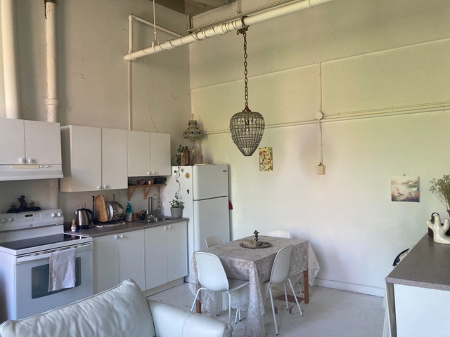 GRAND LOFT SOUS LOCATION À PARTIR DE SEPTEMBRE (TOUT INCLUS) — photo 2