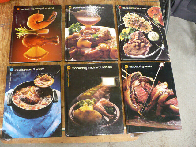 MICROWAVE COOKING LIBRARY ( 28 BOOKS        VINTAGE $3.00 EACH ) dans Autre  à Longueuil/Rive Sud - Image 2