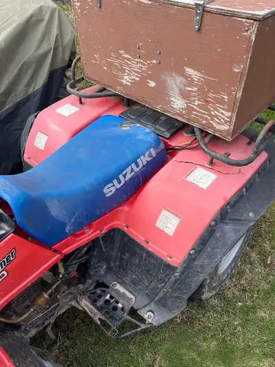 Suzuki Quad runner 4WD Runs good ,slow leak in one of the tires , think it’s a 86? No ownership New...