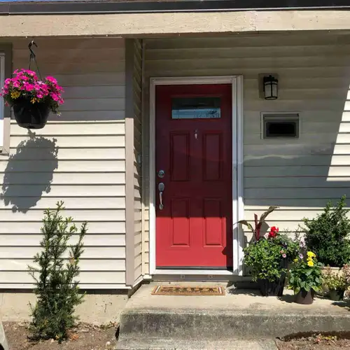 This charming, fully renovated Cloverdale townhouse is available for rent, featuring an open concept...