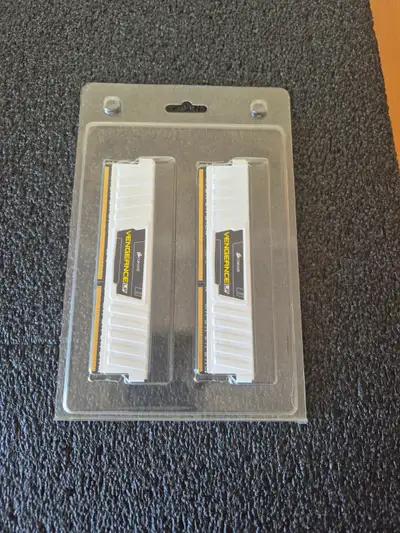 8GB (2x4GB) DDR3 RAM white Corsair @1600mHz, View more