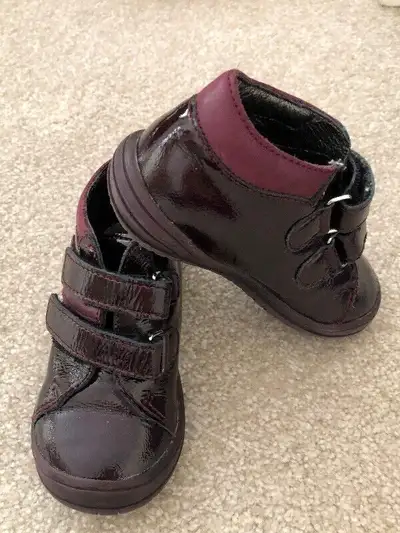 High quality girl's shoes made in France by Bopy. Excellent condition.