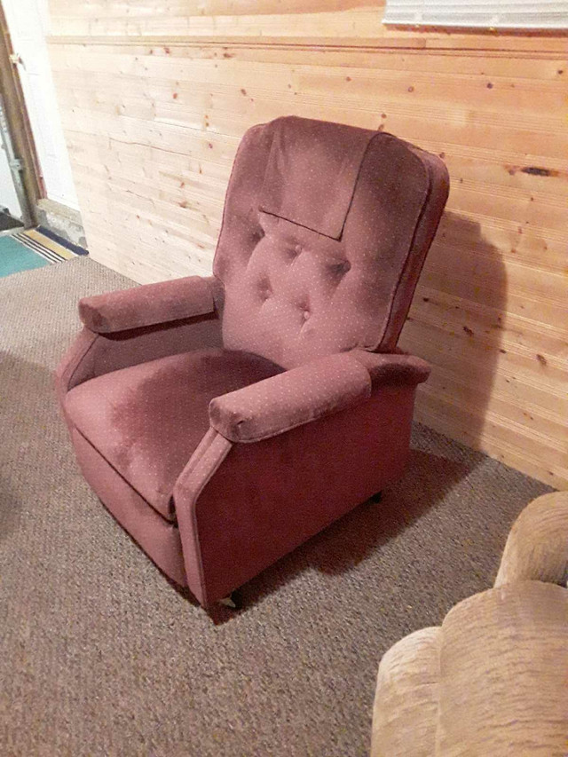 Electric Lift Lazy Boy Chair in Chairs & Recliners in St. John's - Image 2