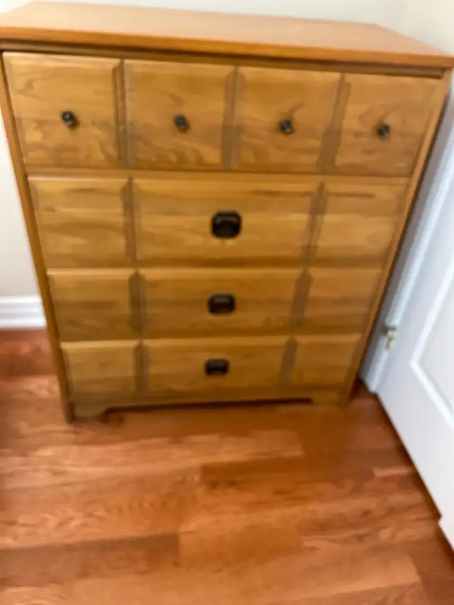 Twin Bed furniture set in Dressers & Wardrobes in City of Toronto - Image 2