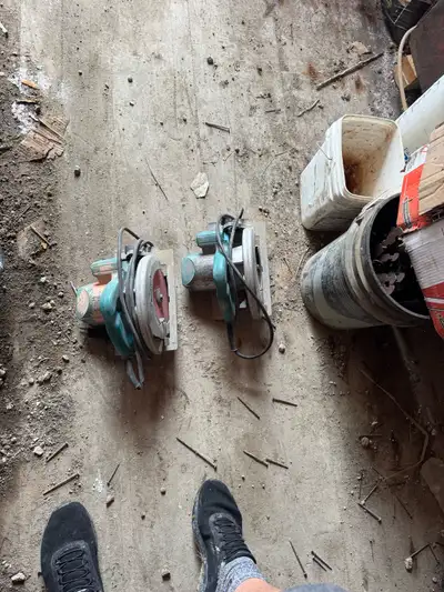These two pre-owned Makita circular saws are heavy-duty workhorses ready to tackle your next constru...